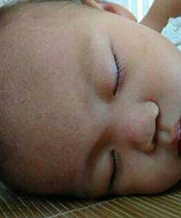 "夏天宝宝长痱子怎么办?妈妈必备止痒小妙招"