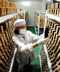"为什么宝宝抵抗力低,总是生病?很多是大人"