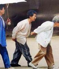 人老了,一定会驼背?