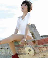 谢娜晒短发青涩旧照 俏皮少女感十足
