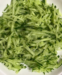 "胡萝卜黄瓜丝饼"