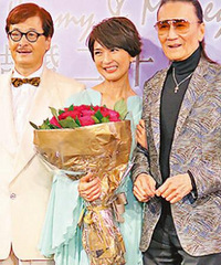 谢贤手持红玫瑰贺老友结婚周年:庆祝20年都没离