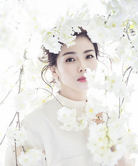 刘涛登杂志双封面 超美演绎“王子与公主”
