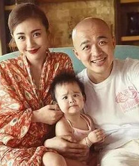 包贝尔晒结婚纪念照,却背个备胎是啥意思?