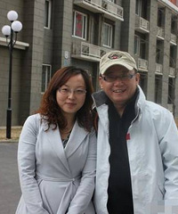 他与蒋雯丽同学,是春晚常客,做的事令朱军自愧不如
