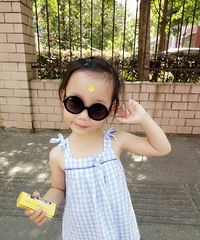 小妞出街