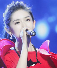 谢娜发童年旧照,还不忘调侃自己从小就爱演