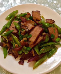 蛋包肠,辣椒炒腊肉,蜜汁烤肉,腊肠饭