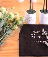 又见花树,花儿在手中绽放