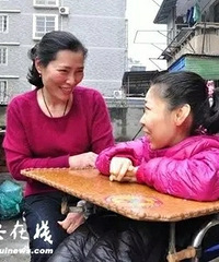 "二十九年如一日!她把脑瘫女儿培养成才安"