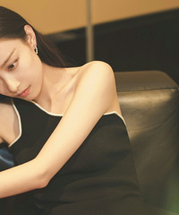虽然是小圆脸但锁骨好美 怪不得成电视剧女王