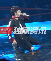 独家:华晨宇皮肤状态差 录节目变“补妆达人”