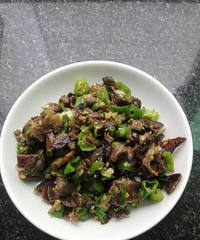 自晒茄子干炒辣椒,吃不腻的包头鱼。