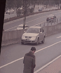 咣!杭州女司机逆行…对方也是戏精…