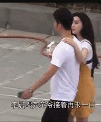 又双叒叕发糖了!有网友拍到@李晨 探班@范冰冰.