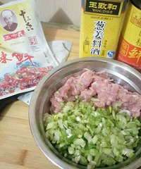 包饺子用的馅:芹菜肉馅