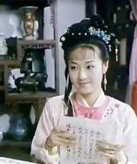 马伊琍17年前长发美成仙,嫁文章后却是这打扮