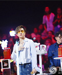 《明日之子》终极战开唱 杨幂华晨宇痛失爱将含泪不舍