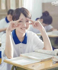女星校服照:赵丽颖讨喜杨幂俏皮热巴有点怪