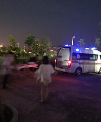 浙江一游乐园玩到尾椎骨折 回杭州住院了