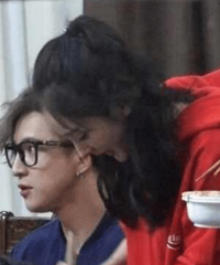 杨幂张大大等同搓火锅 段子手薛之谦变身服务员