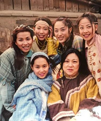 陈法蓉晒韦小宝与老婆们旧照 朱茵张卫健引回忆杀