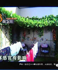 这顶楼的阳台也是弄得够花的啊 要拆起来妈妈被按倒了