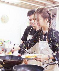 《中餐厅》霸气店长变“赵可爱” 老师撑腰“逗”晓明