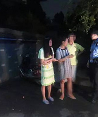 “都是我老公欠下的孽债!”她家门前突然出现两个花圈,还写着“