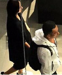 小三疑似再有孕?娱乐大亨纹身表白:永远爱你