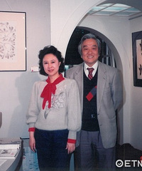 琼瑶结婚39年首曝与老公甜蜜合照:爱他到没自我