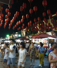 吴山夜市摊主,你的绳子差点勒伤我脖子!