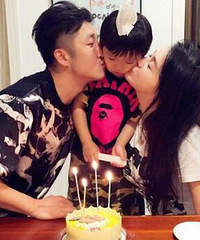 小儿子都这么大啦 以后也要继承父业滴