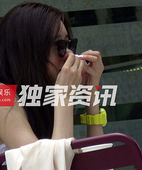 独家:天使脸庞魔鬼身材!周韦彤与友喝下午茶