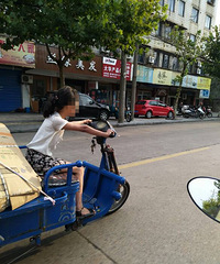 �ҳ��أ�����ͷСŮ�����ܿ��綯������·��