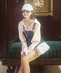 古力娜扎晒男友视角美照,墨镜里的他亮了