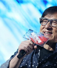 成龙将亲自导演歌舞文艺片 最早将于今年年底启动