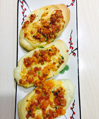 葱香咸蛋黄热狗焗餐包