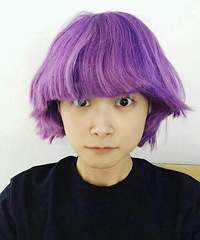 "庆出道12年晒罕见萌照 李宇春紫色蘑菇头造型抢眼"