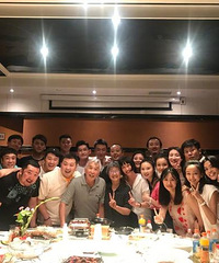张翰毕业十周年与中戏师生聚会 保养有方显年轻