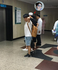 网友偶遇谢娜走进医院孕检大楼 还拍下了照片(图)