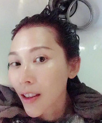 蔡少芬晒素颜照变锥子脸 还被质疑割双眼皮