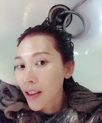 蔡少芬晒素颜照变锥子脸 网友:割双眼皮了?