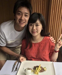 福原爱与老公庆祝结婚一周年 挺孕肚甜蜜依偎超幸福
