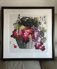 "国画斗方,硕果图葡萄,已装裱。"
