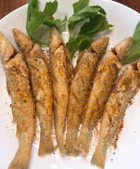 午餐:油炸沙尖鱼、麻辣豆腐