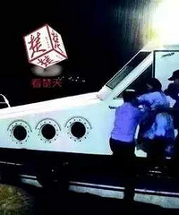 "女子产后抑郁夜晚跳江 抓住树枝漂了一个多"