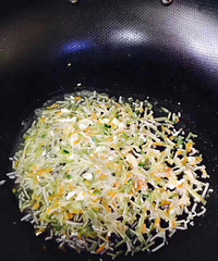 "好吃又营养的四色蔬菜面"