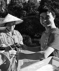 "高沙有群好心人每天送150杯绿豆汤给高温"