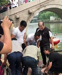 "突发!一游客在嘉兴某景区失足溺水还在危险期"